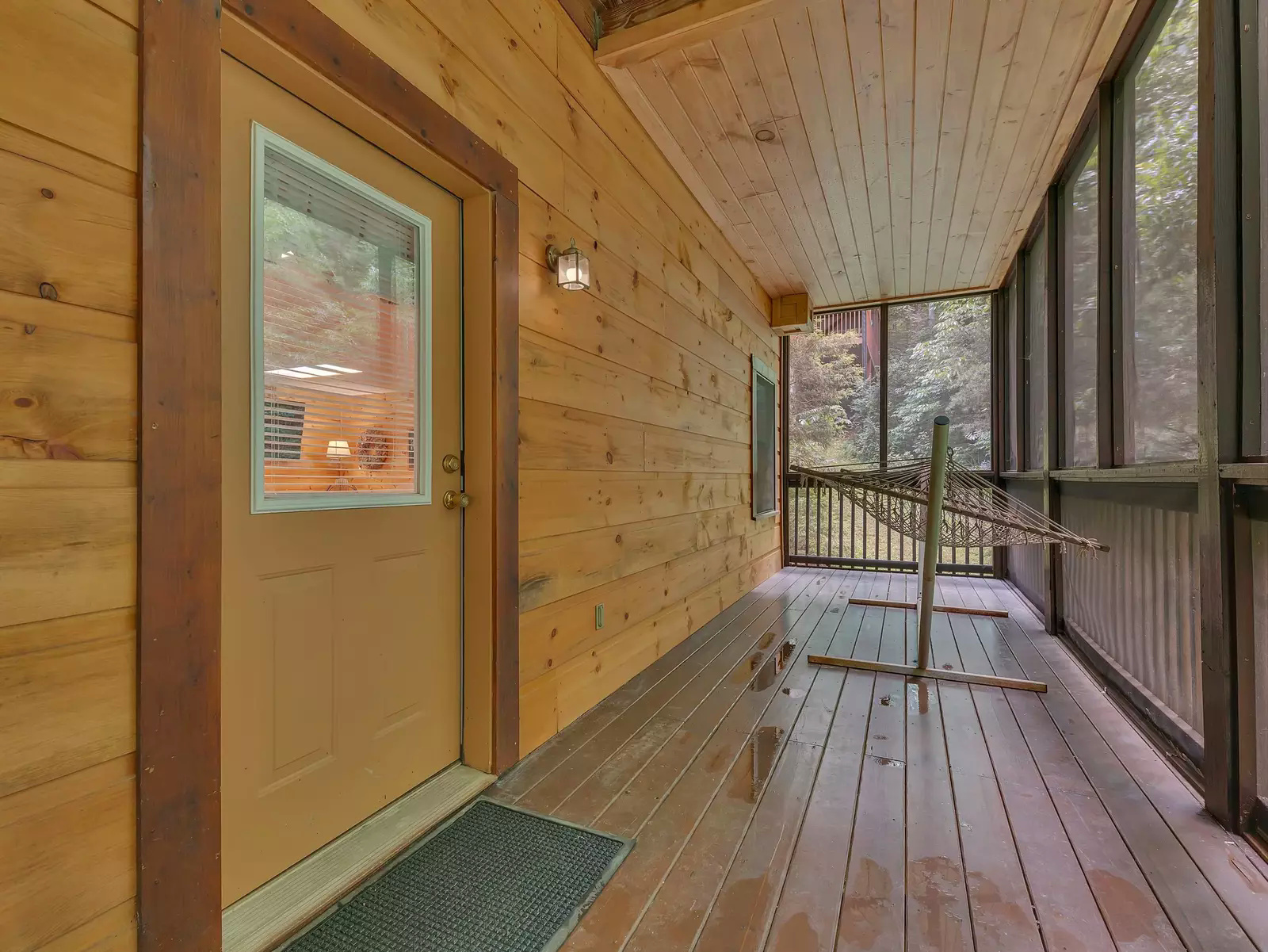 enclosed lower deck 309